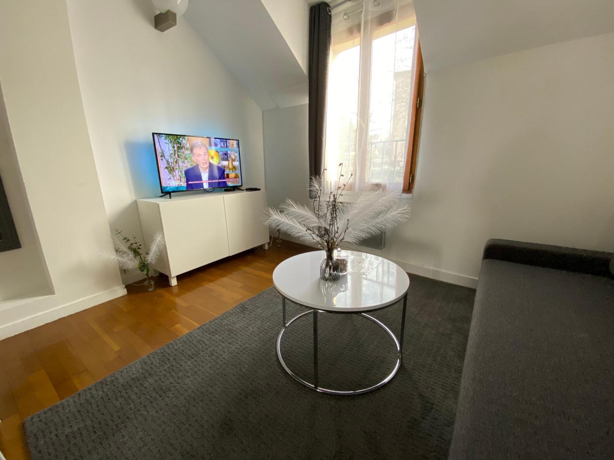 Duplex Minimaliste - 30 Min De Paris Apartment Saint-Ouen-l'Aumone Exterior photo